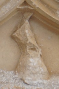 Chateau de Beaupuy (Saulgé), détail de l'armoirie timbrant la porte d'entrée.