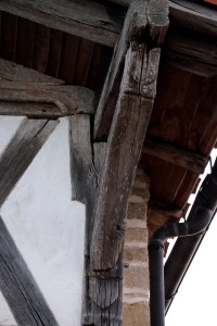 Maison à colombage, Charroux, rue saint-Sulpice, détail de la charpente.