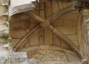 Chauvigny, chateau des eveques, chateau neuf, détail de la voute de la chapelle avec l'armoirie de Ithier de Mareuil