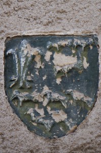 L'Isle-Jourdain, maison 6 rue des fontenelles, détail de l'armoirie des Lezay.
