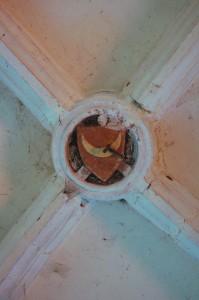 Romagne, église Saint-Laurent, bas coté nord, clef de voûte de la chapelle absidale, armoirie Gourgaud.
