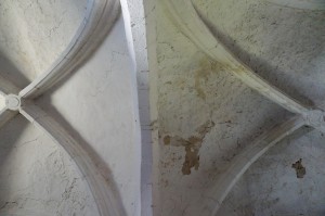 Romagne, église Saint-Laurent, détail des voûtes de la Ière et IIème travées.