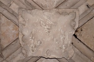 Palais des comtes, tour Maubergeon, salle au rez-de-chaussée, clef aux armes de Jean de Berry.