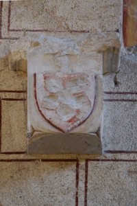 Console armoriée. Saint-Savin-sur-Gartempe, église abbatiale Saint-Savin-et-Saint-Cyprien, mur pignon.