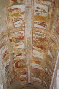 Saint-Savin-et-Saint-Cyprien, le décor peint de la voute de la nef.