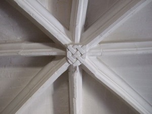 Armoirie Jean Frétard. Châtellerault, église Saint-Romain, voûte du transept nord.