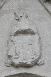 Monument funéraire de l'abbé Jean Chavalier, détail de l'armoirie du défunt.