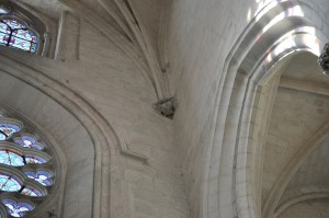 Cul-de-lampe aux armes des Chevalier. Saint-Maixant-l'école, abbaye Saint-Maixant, transept nord.