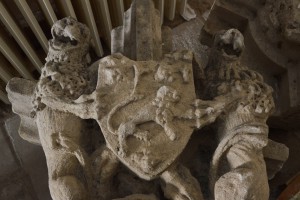Clef-de-voûte aux armes de Jean Rogier de Marigny, détail. Poitiers, depot Musée Sainte-Croix (de l'église Saint-Cybard).
