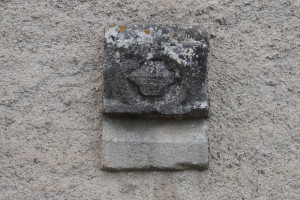 Buxerolles, nouvelle église Saint-Jacques-et-Saint-Philippe, fragment (de clôture d'autel ?) aux armes d'Amboise.