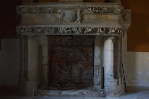 Cheminée de l'Hotel Herbert. Poitiers, réserves du Musée Sainte-Croix.