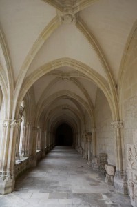 Saint-Jouin-de-Marnes, cloître de l'abbaye, galerie sud.