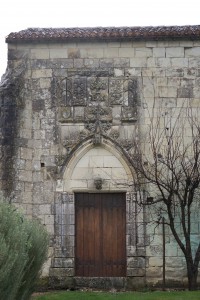 Vouneuil-sur-Vienne, prieuré de Savigny, portail de la chapelle.