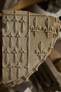 Ecusson aux armes de Claude de France, 1515-1524. Poitiers, Musée Sainte-Croix.