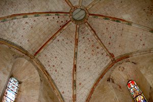 Vivonne, église Saint-Georges, bran nord du transept, décor de la voûte.
