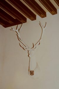 Cerf aux armes Tiercelin. Chitré, salle de chasse.