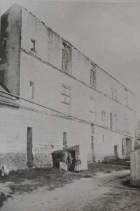 Chateau de Chitré, façade occidentale avant les travaux de restauration.