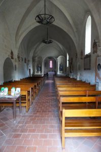 Colombiers, église Notre-Dame, vue de la nef vers la travée sous le clocher.