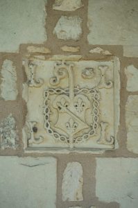 Prieuré fontevriste de Guesnes, armoirie erratique de Louise de Bourbon.