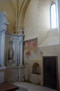 Prinçay, église de Saint-Gervais-et-Saint-Protais, chevet avec peinture votive.