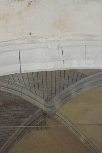 Église Saint-Aventin, Vendeuvre, mise en signe héraldique de la chapelle seigneuriale.