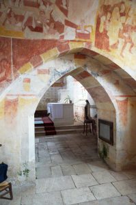 Antigny, Notre-Dame, chapelle Sainte-Catherine, arc avec palimpseste héraldique.