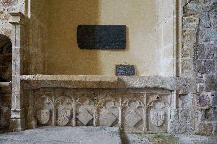 Marigny-Chemereau, église Saint-Nazaire, tombeau des Vivonne