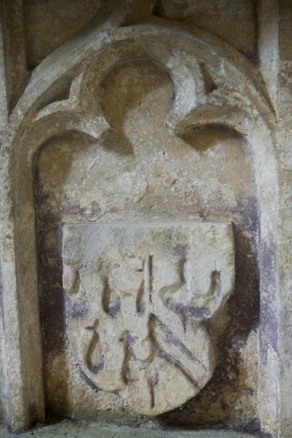 Marigny-Chemereau, église Saint-Nazaire, tombeau des Vivonne, détail