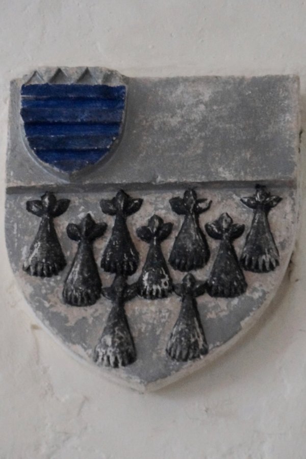 Marigny-Chemereau, église Saint-Nazaire, armoirie erratique
